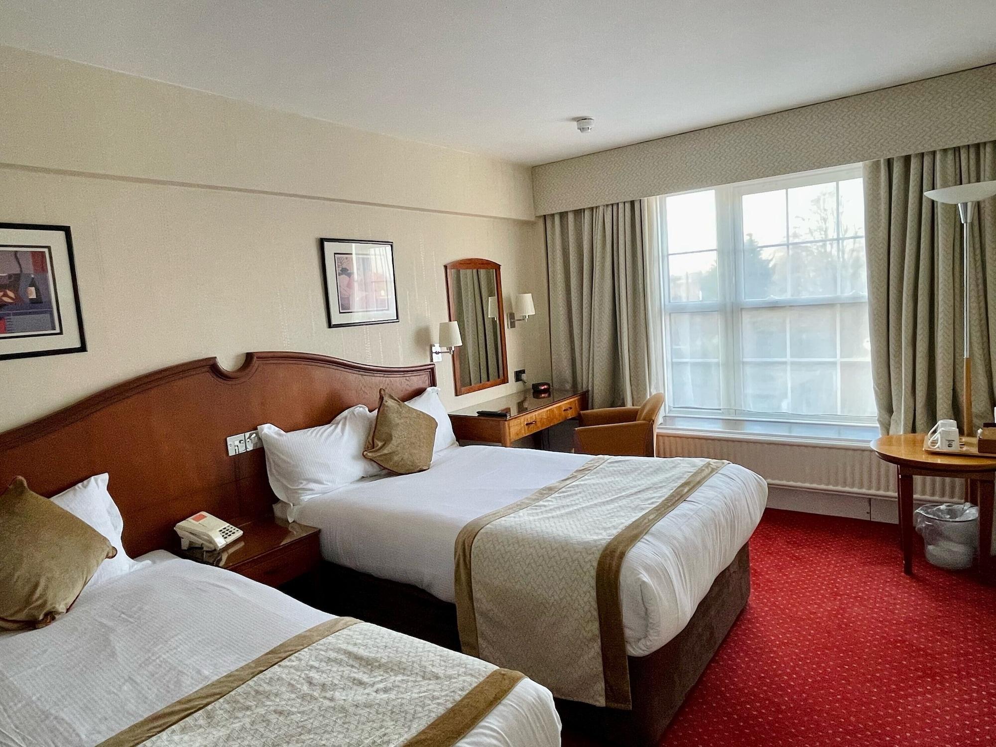 Best Western Homestead Court Hotel Вэлвин Гарден Сити Экстерьер фото