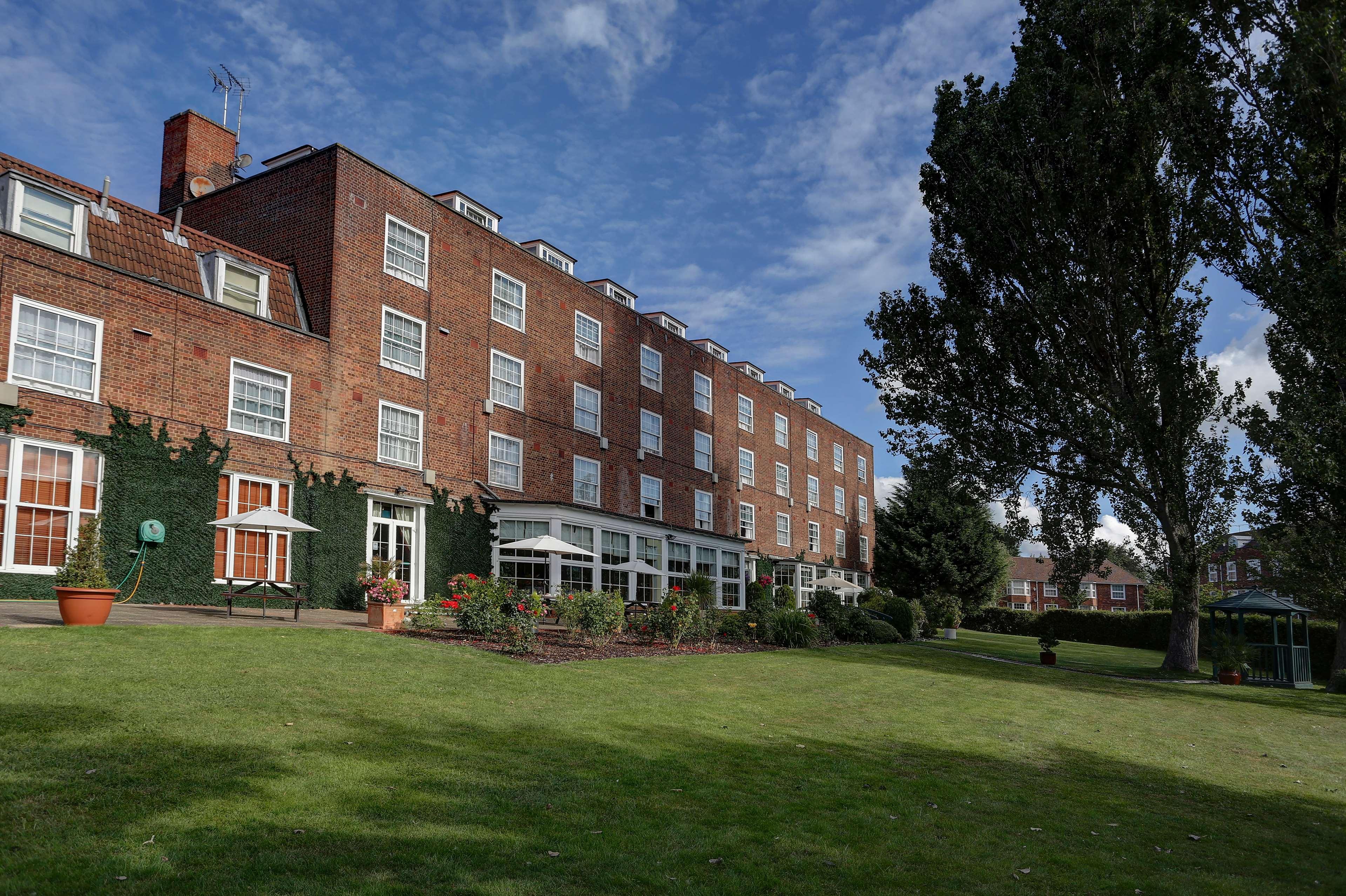 Best Western Homestead Court Hotel Вэлвин Гарден Сити Экстерьер фото
