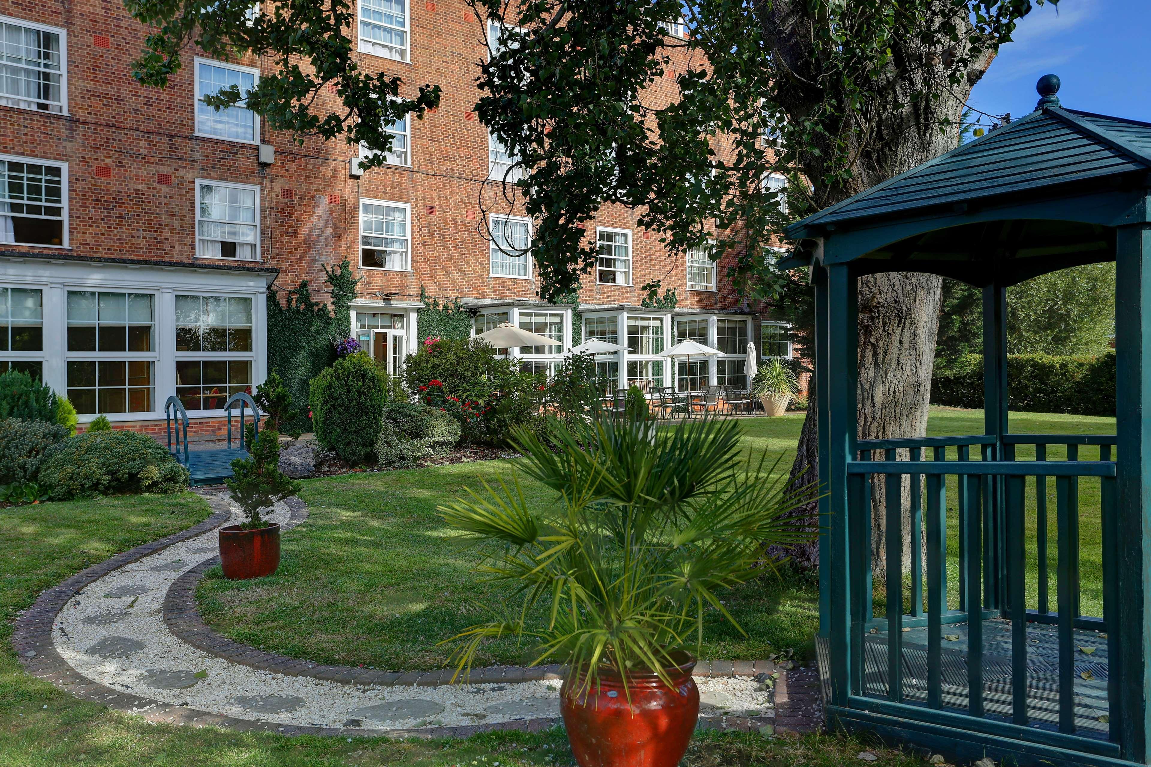 Best Western Homestead Court Hotel Вэлвин Гарден Сити Экстерьер фото
