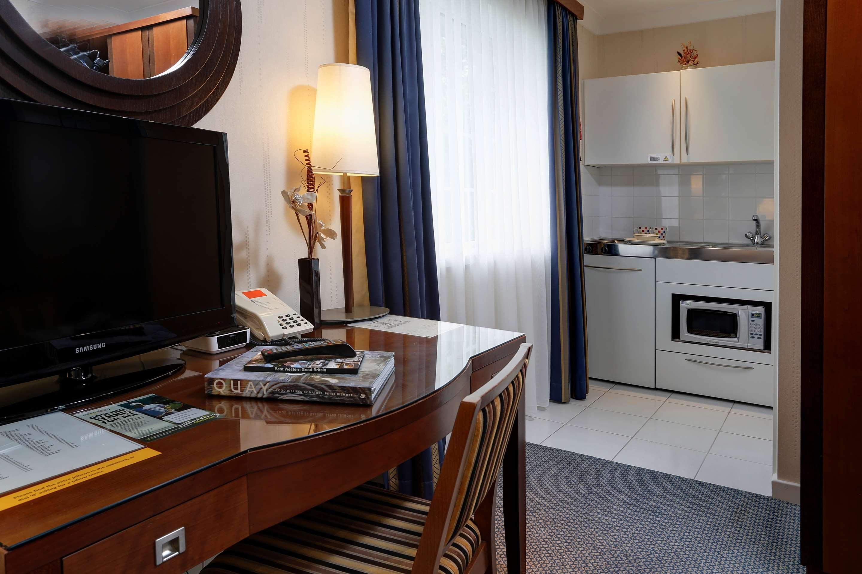 Best Western Homestead Court Hotel Вэлвин Гарден Сити Экстерьер фото