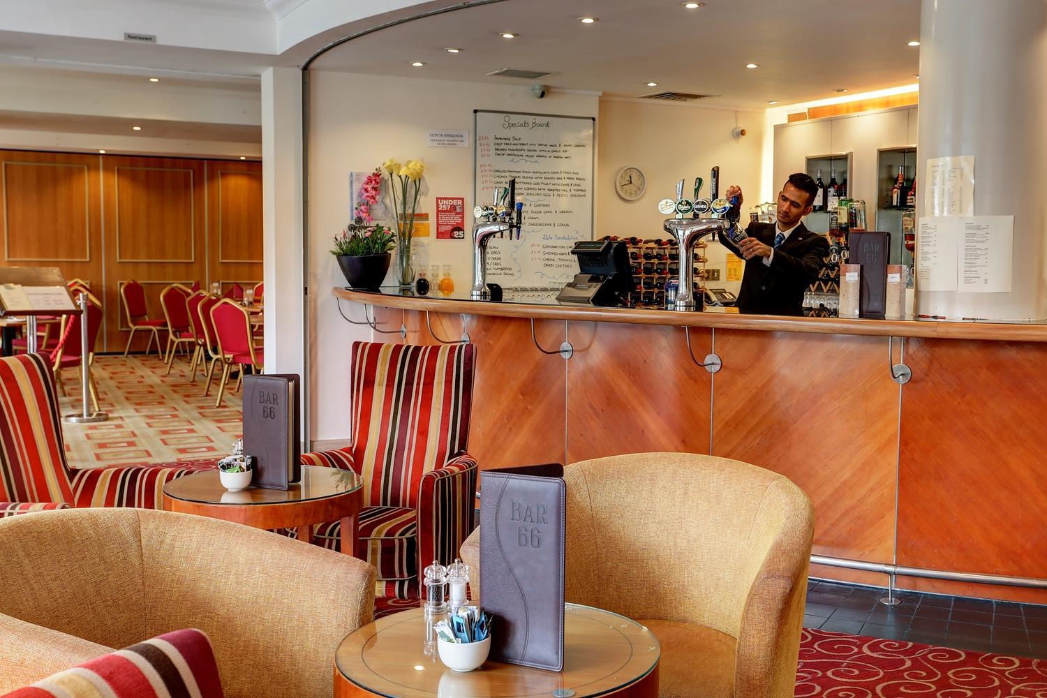 Best Western Homestead Court Hotel Вэлвин Гарден Сити Экстерьер фото
